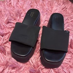 Black Aldo platform sandals